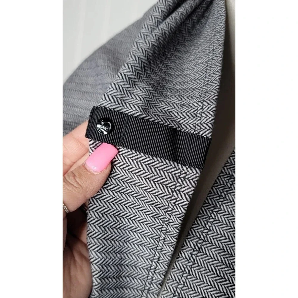Lululemon Athletica Black White Herringbone Black Vinyasa Infinity Scarf Rare